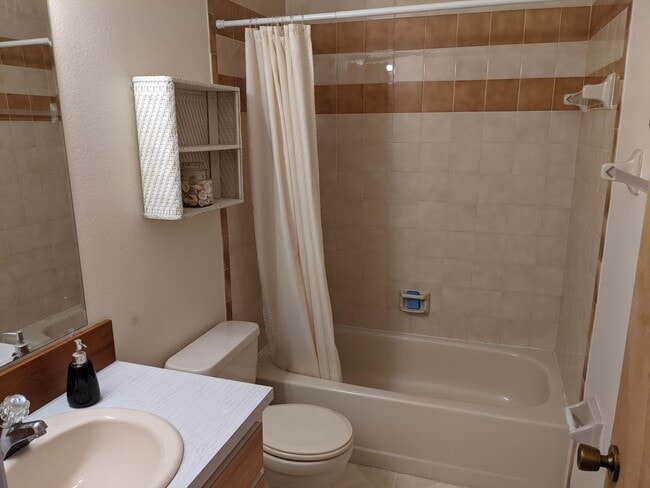 Building Photo - 3035 Finsterwald Dr