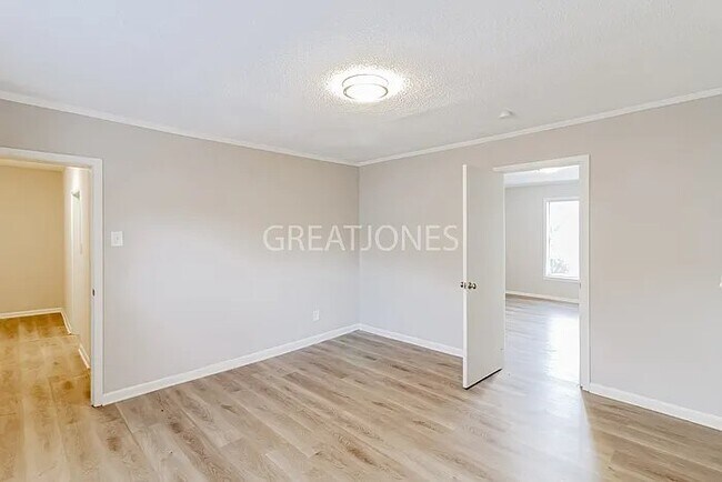 Building Photo - 2821 Snavely Ave SW
