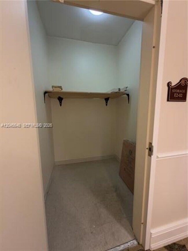 Building Photo - 16100 Emerald Estates Dr