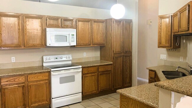 Building Photo - 3730 Village Grove Dr