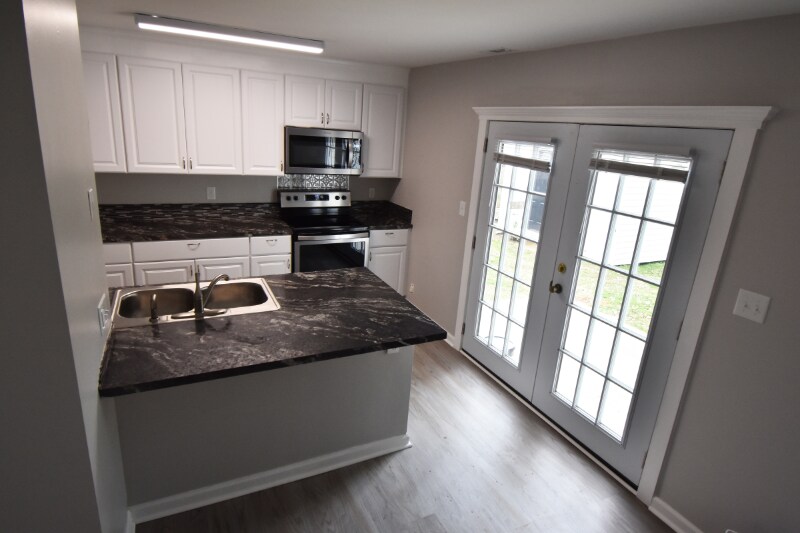 Primary Photo - 620 S Main St