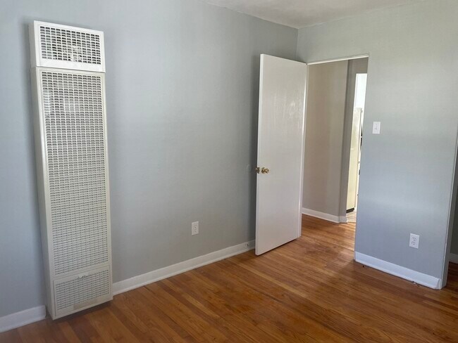 Building Photo - 100 E Stewart Rd