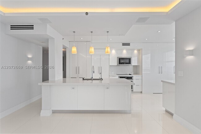 Building Photo - 4201 Collins Ave