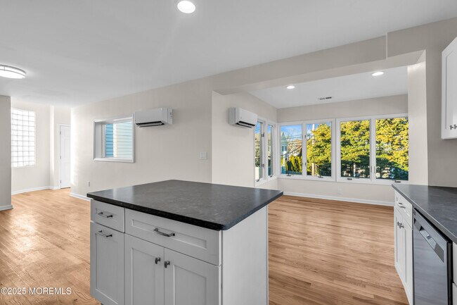 Building Photo - 525 Washington Blvd