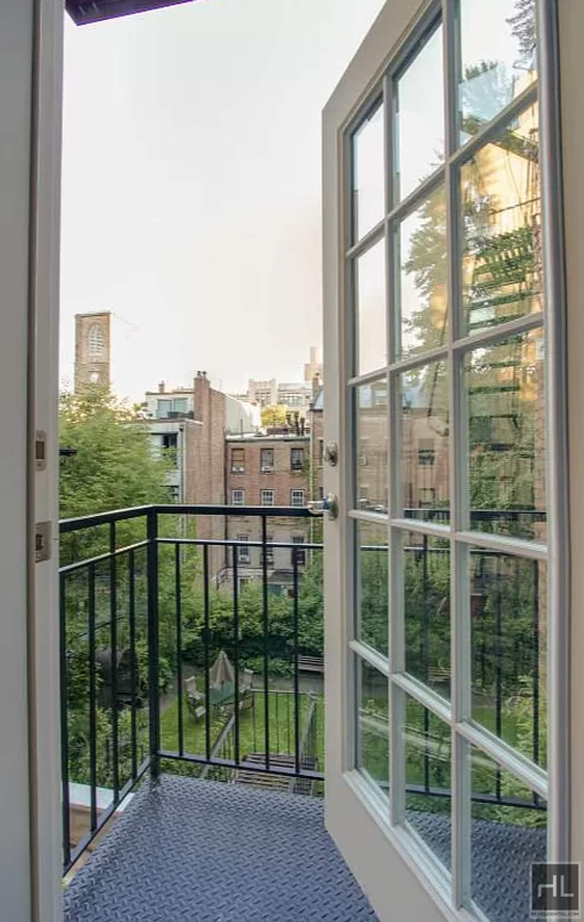 Building Photo - Mott Street