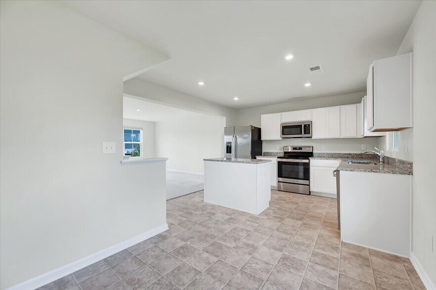 Building Photo - 5941 River Landing Dr