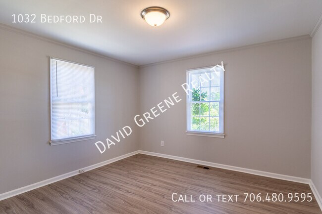 Building Photo - 1032 Bedford Dr
