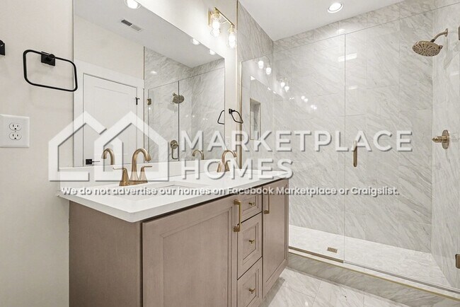 Building Photo - 1034 E Trinity Ln