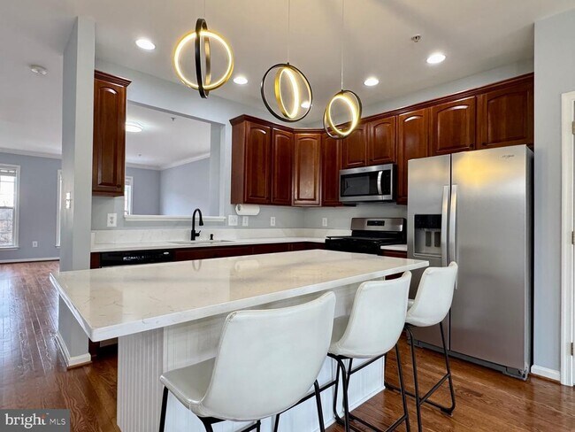 Building Photo - 2601 Emerson Dr