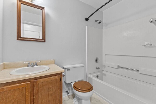 Building Photo - 6257 Lakehaven Dr