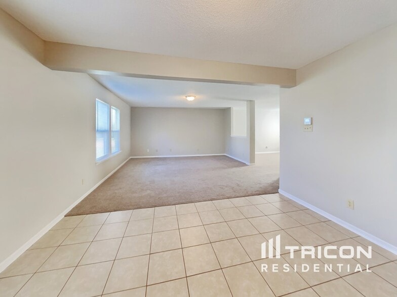 Building Photo - 13460 N Carwood Ct