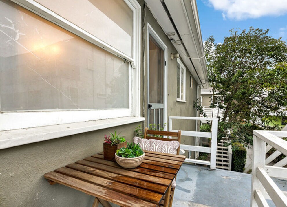 Building Photo - 2427 Centinela Ave