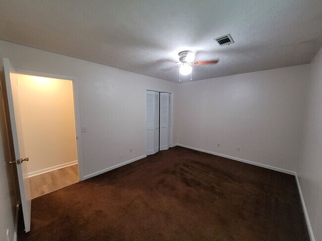Building Photo - Beautiful 3-bedroom/2 bathrooms
