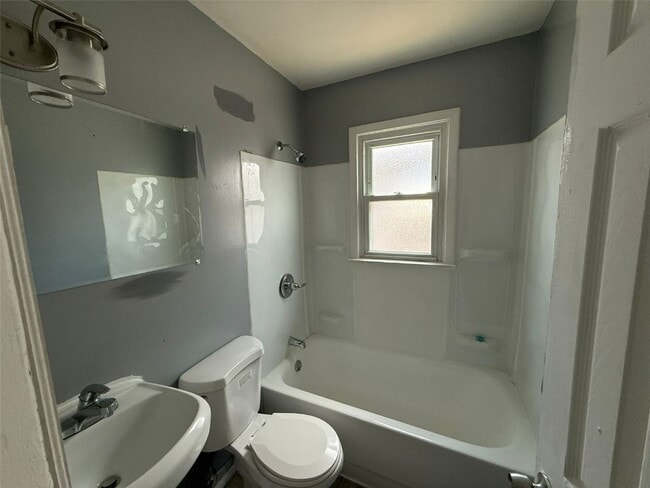 Building Photo - 5944 Laura Ave