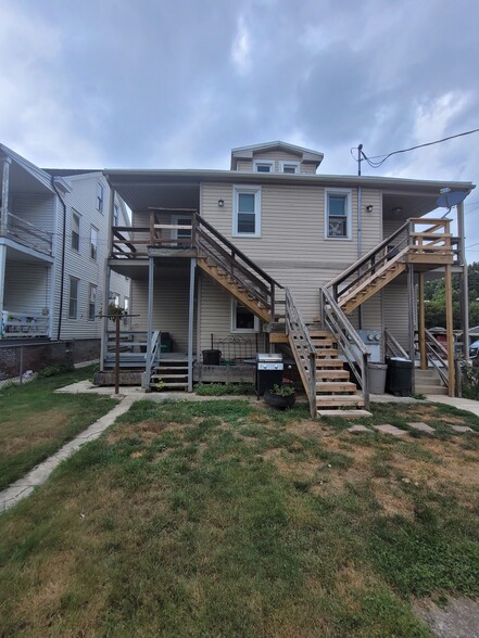 Building Photo - 225 Pleasant St