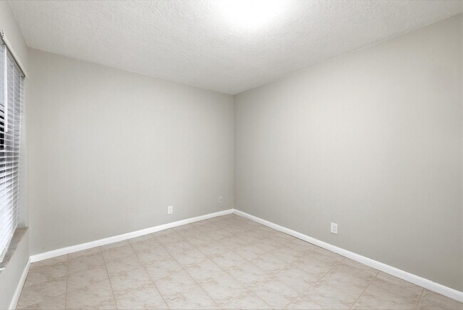 Building Photo - 3357 Jog Park Dr