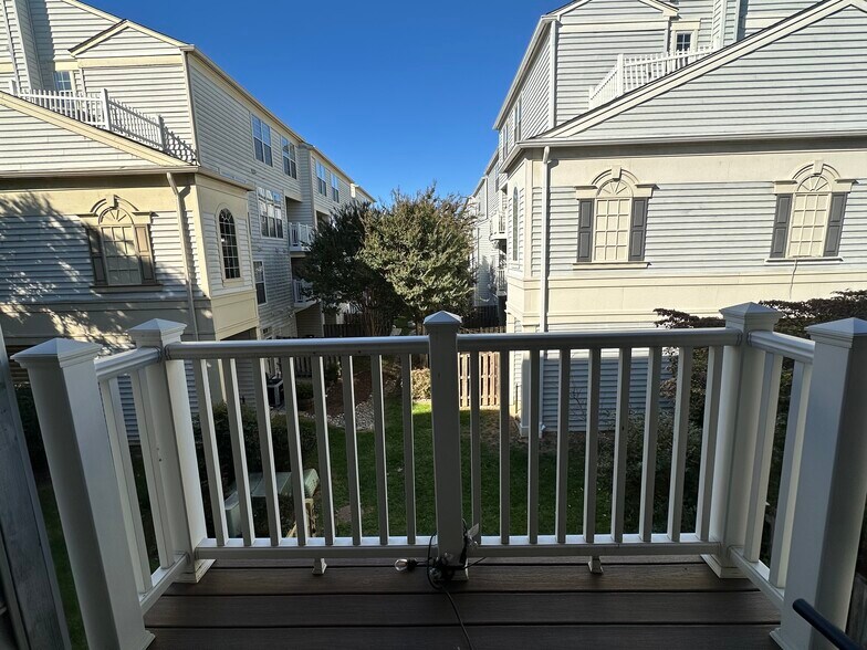 Balcony Off Master Bedroom - 1813 Kenwood Ave