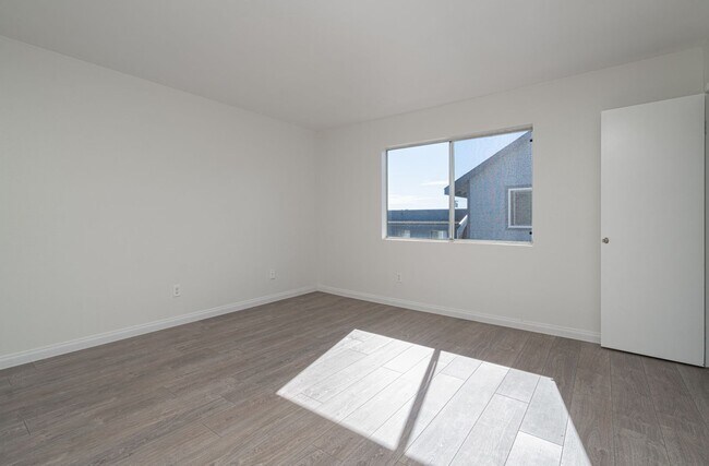 Building Photo - Costa Mesa Townhome | 2BR, 2.5BA | Minutes to the Coast | *FREE ½ MONTHS RENT UPON MOVE IN*