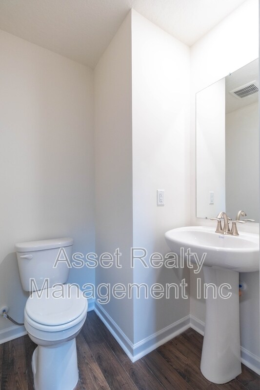 Building Photo - 2076 Southwood Cir