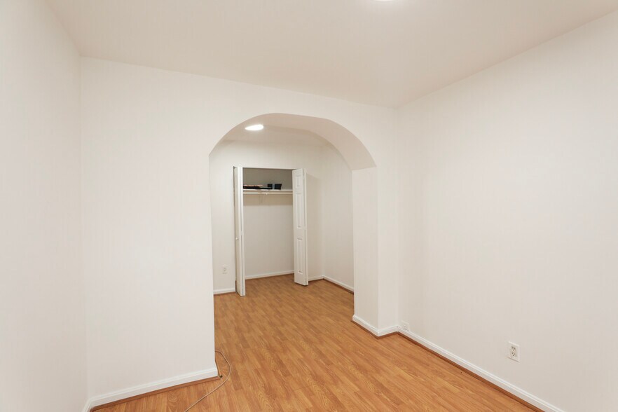 Building Photo - 1305 Orren St NE