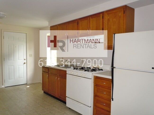 Building Photo - Three Bedroom Home w/ Lots of Closets and Washer/Dryer Hookups!