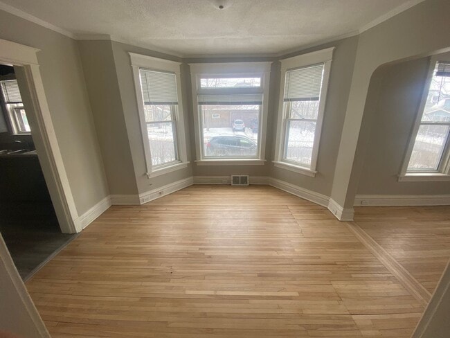 Building Photo - AVAILABLE August 3th - 2 + Bed 1 Bath Renovated Home on Corner Lot