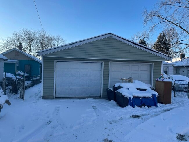 Building Photo - 1517 N Chester Ave