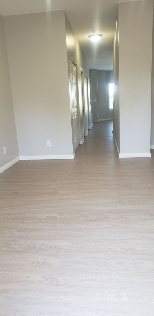 Building Photo - 3 bedroom, 2.5 bath duplex Move In August 10th!!