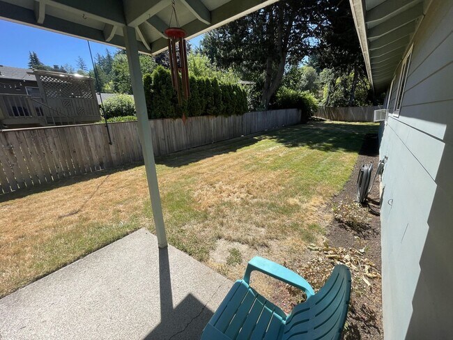 Building Photo - Lovely 3bed/2bath Ranch style home with HUGE private yard in a peaceful cul-de-sac!