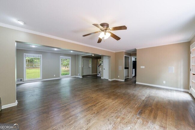 Building Photo - 10565 Shallowford Rd