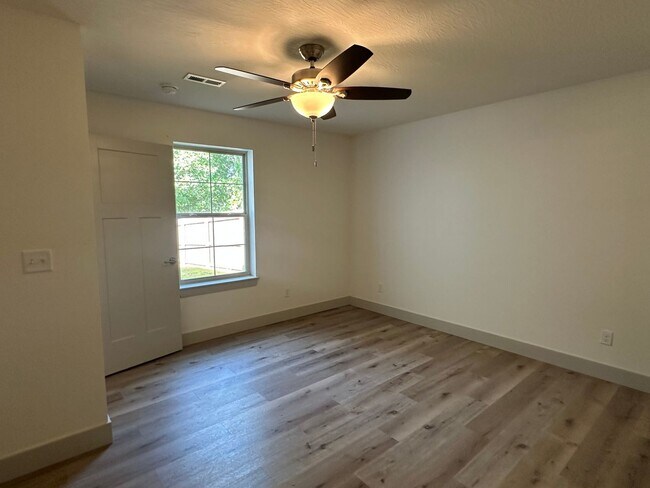 Building Photo - Now LEASING in Summit Pass! Available May 18, 2026!