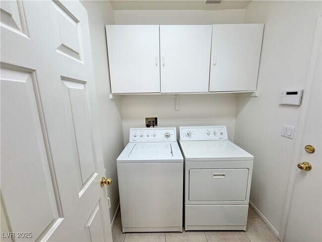 Building Photo - 2842 Altair St