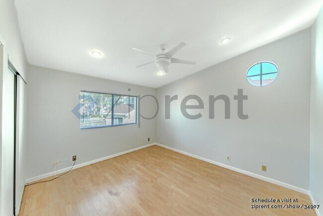 Building Photo - 12331 Hilldale Ct