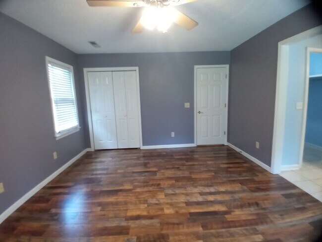 Building Photo - 350 Katydid St