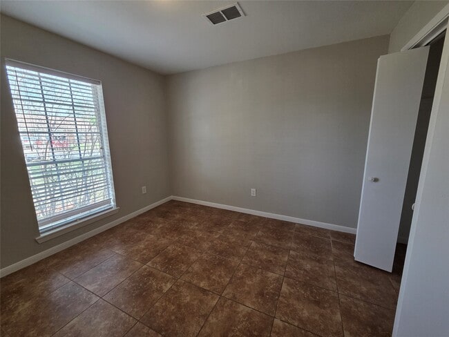 Building Photo - 1853 Dolphin Dr