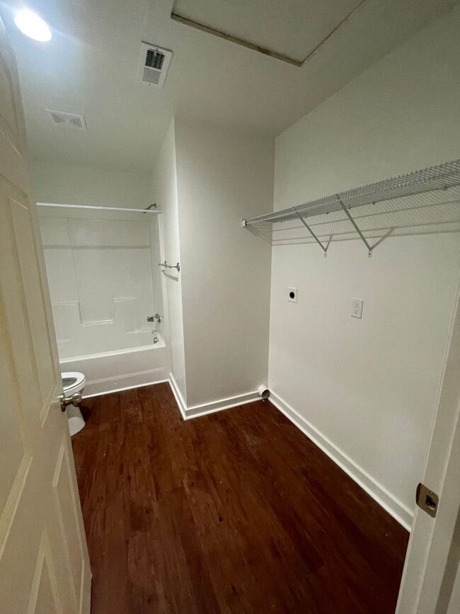 Building Photo - 1700 Norwood Dr N