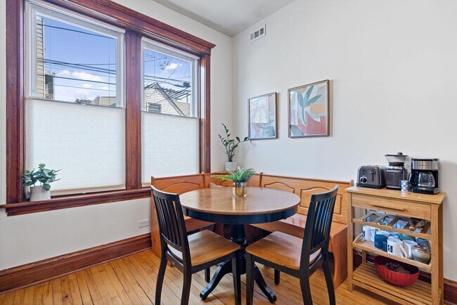 Building Photo - Beautiful 2BD/1BTH Apartment on Rice St!