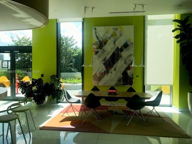 Building Photo - 501 NE 31st St