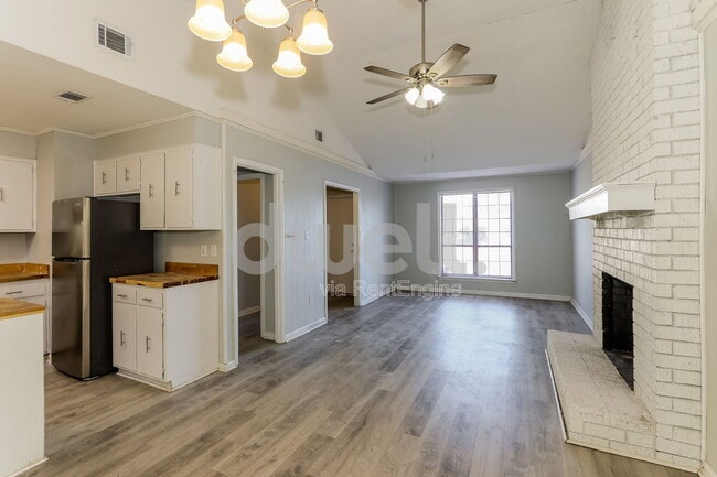 Building Photo - 2614 Andorra Dr