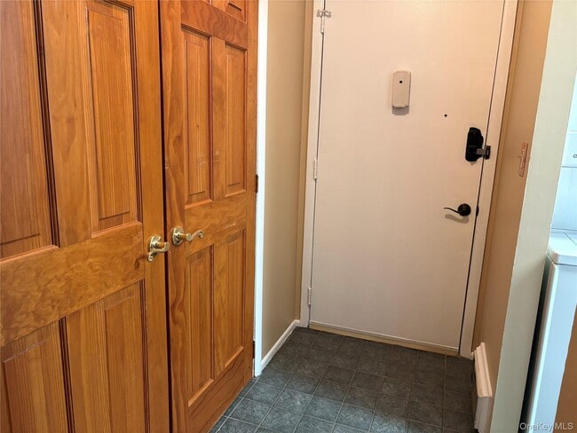 Building Photo - 1 Loudon Dr