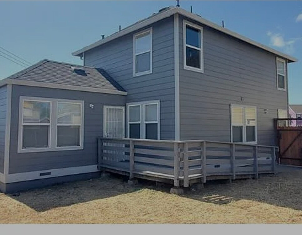 Building Photo - 10559 East Ct