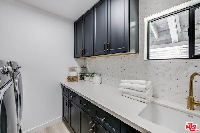 Building Photo - 4961 Marmol Dr