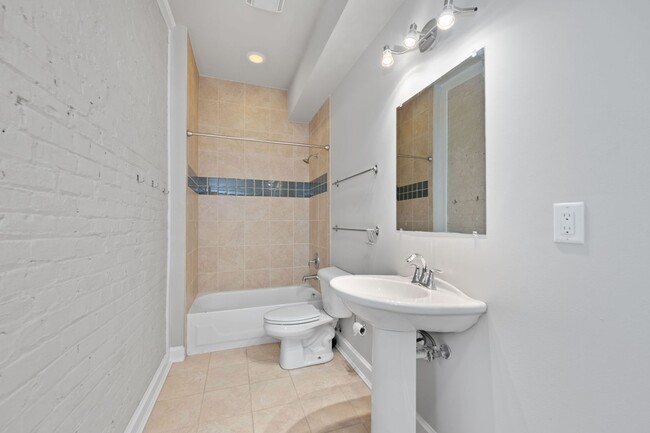 Building Photo - WALNUT HILLS- Immaculate 2 Bedroom 2 Bathr...