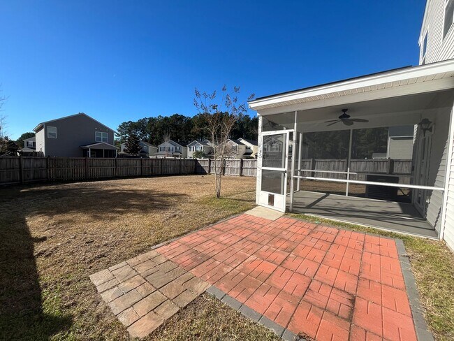 Building Photo - 275 Cameron St