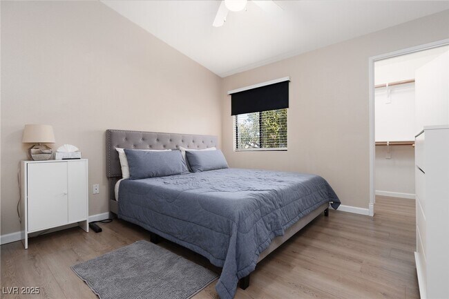 Building Photo - 950 Seven Hills Dr