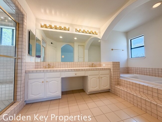 Building Photo - Beautiful home in Desirable Carlsbad Neighborhood!