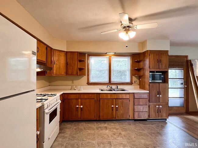 Building Photo - 4336 E 10th St