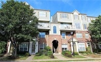 Building Photo - Beautiful Top Floor 2 Level 2 Bed 2.5 Bath Condo In Sought After Kingsgate Community