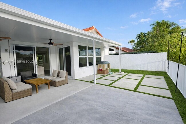 Building Photo - 3038 Marion Ave