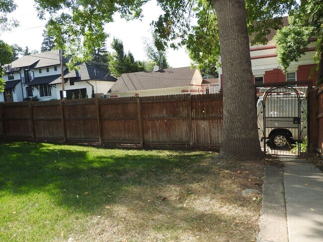 Building Photo - 760 Oneida St